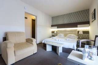 Курортные отели Afrodita Resort & SPA Бэиле-Еркулане Семейный номер-3